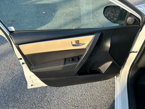 Used 2019 Toyota Corolla LE image 13