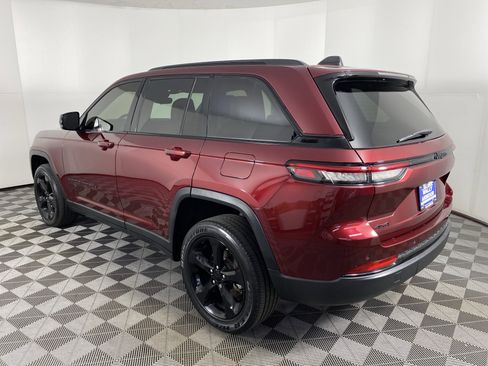 Used 2023 Jeep Grand Cherokee Altitude image 10