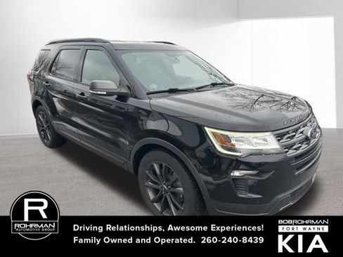 Used 2018 Ford Explorer XLT w/ Equipment Group 202A image 6