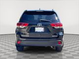 Used 2019 Toyota Highlander XLE image 3