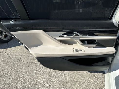 Used 2020 BMW 750i xDrive w/ Executive Package image 19