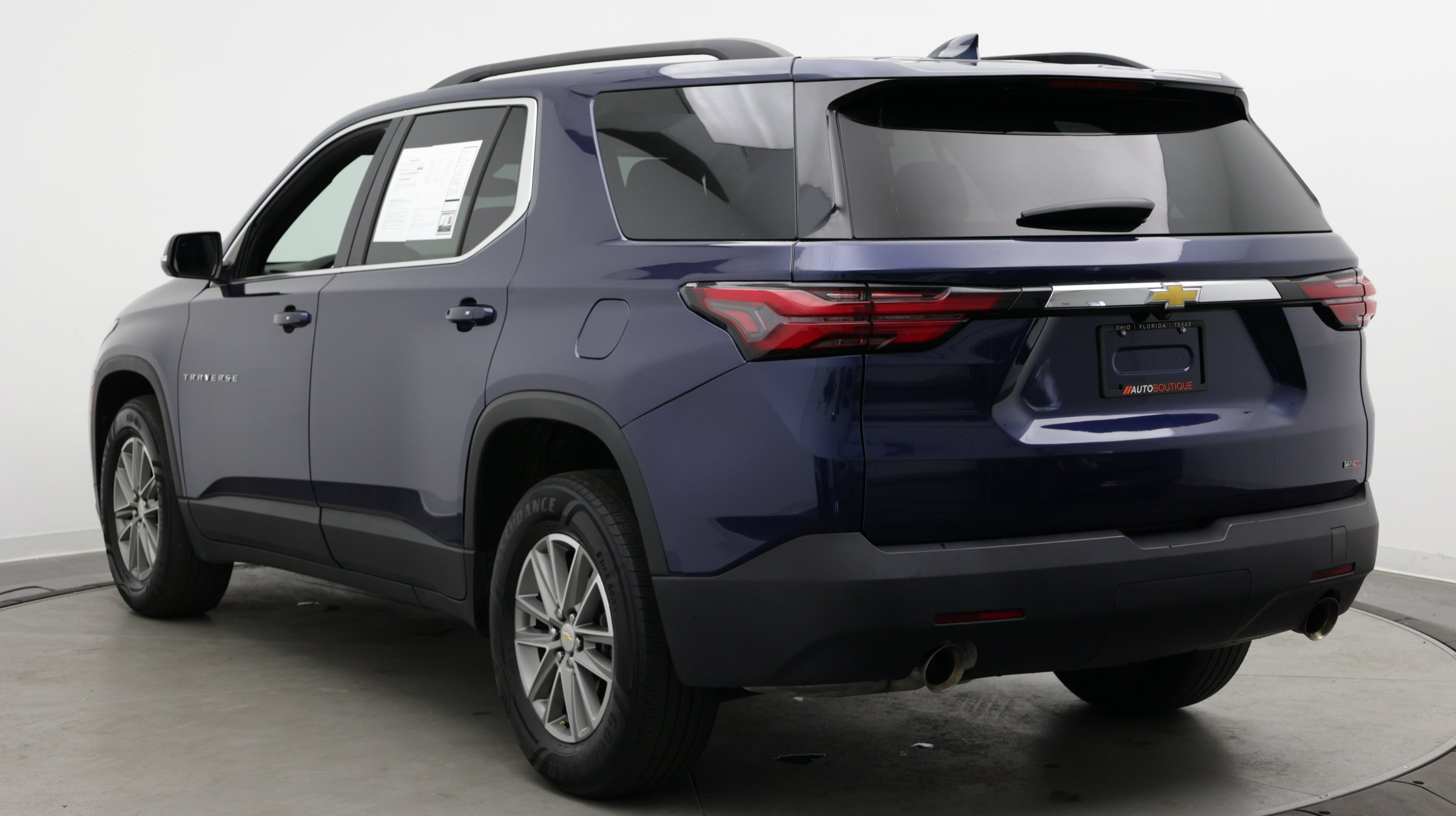 Used 2023 Chevrolet Traverse LT FWD image 5
