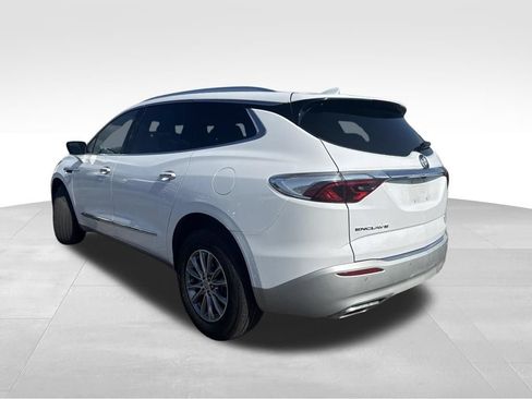 Certified 2024 Buick Enclave Essence FWD image 3