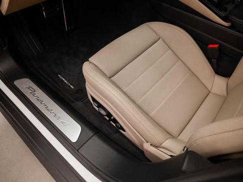 Certified 2025 Porsche Panamera 4 image 24
