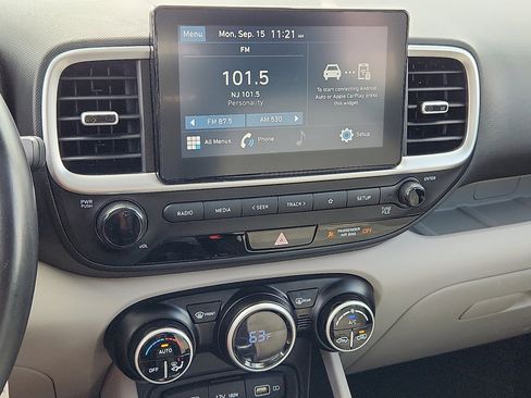 Used 2022 Hyundai Venue SEL image 31