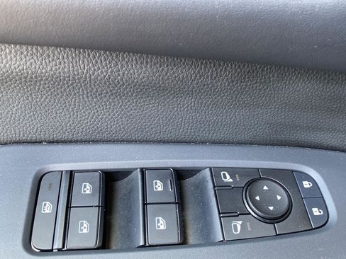 Used 2023 Nissan Pathfinder SV w/ Black Appearance Package image 24