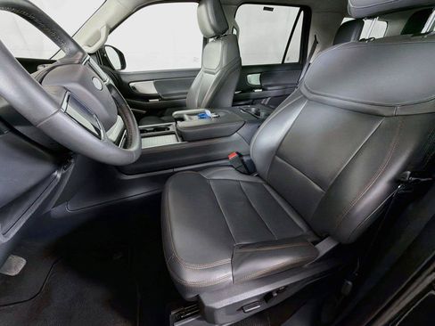 Used 2025 Ford Expedition Active AWD/4WD image 2