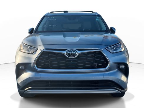 Used 2023 Toyota Highlander Platinum image 2