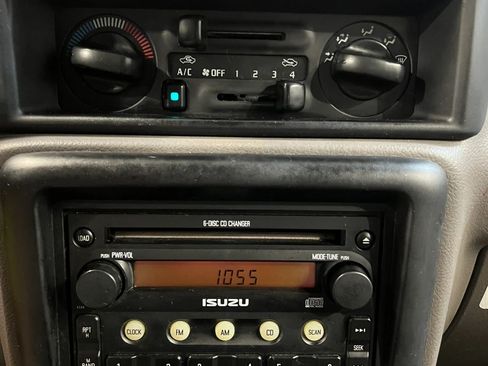 Used 2004 Isuzu Rodeo S RWD image 22