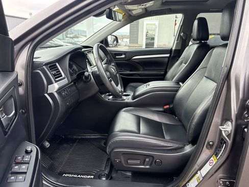 Used 2019 Toyota Highlander XLE image 25