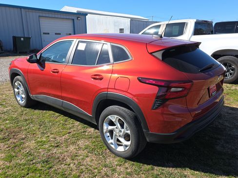 Used 2024 Chevrolet Trax LS w/ LS Convenience Package image 5