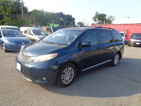Used 2012 Toyota Sienna XLE image 5