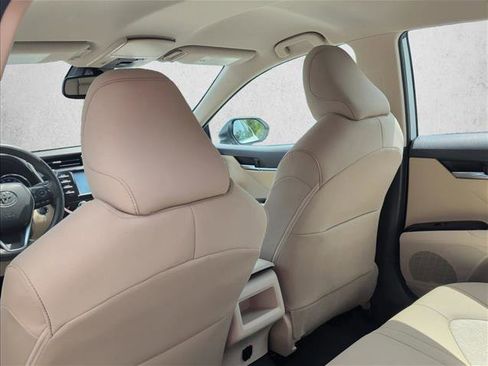 Used 2020 Toyota Camry LE w/ Convenience Package image 16