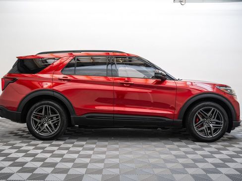 Used 2025 Ford Explorer ST w/ Sun And Sound Package AWD/4WD image 4