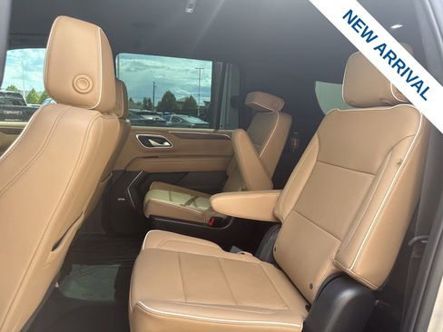 Used 2022 Chevrolet Suburban Premier AWD/4WD image 16