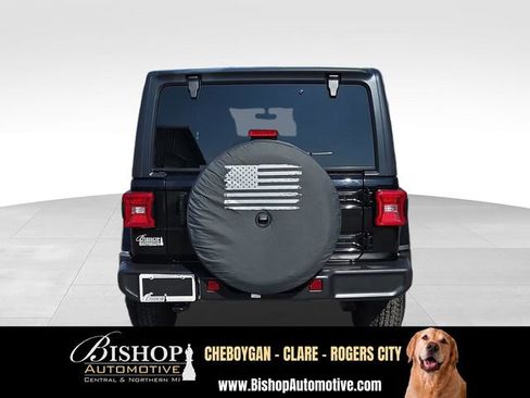 Used 2022 Jeep Wrangler Unlimited Sahara w/ LED Lighting Group AWD/4WD image 12