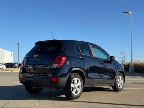 Certified 2022 Chevrolet Trax LS w/ Tint and Cruise Package image 9