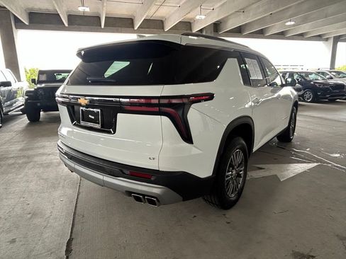 Used 2024 Chevrolet Traverse LT FWD image 5