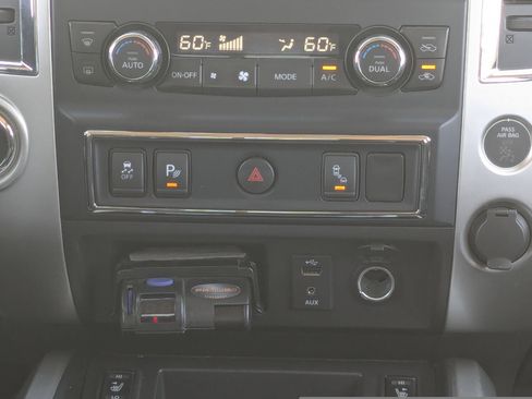 Used 2017 Nissan Titan SV image 19