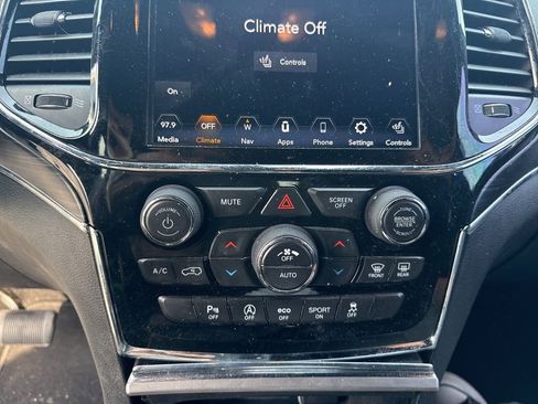 Used 2020 Jeep Grand Cherokee Limited image 17