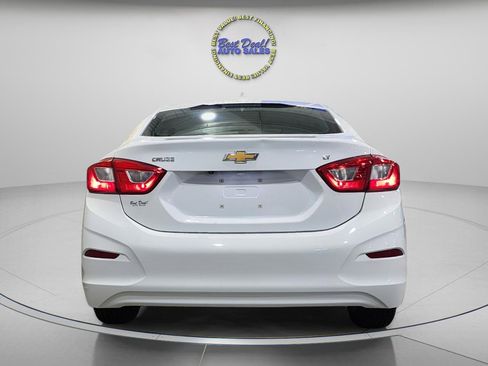 Used 2017 Chevrolet Cruze LT image 4