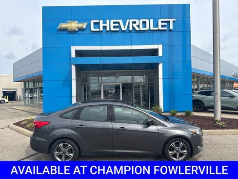 Used 2018 Ford Focus SE w/ SE Appearance Package FWD image 2