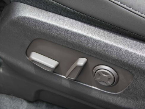 New 2025 Kia Carnival EX image 30