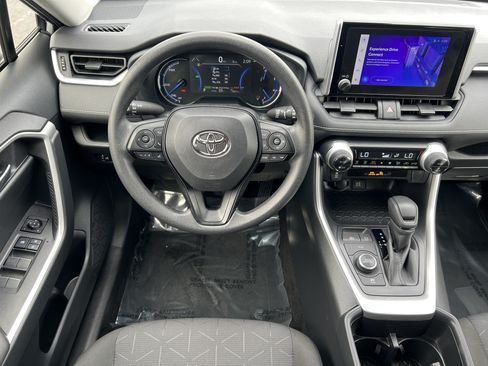 Used 2025 Toyota RAV4 XLE AWD/4WD image 31