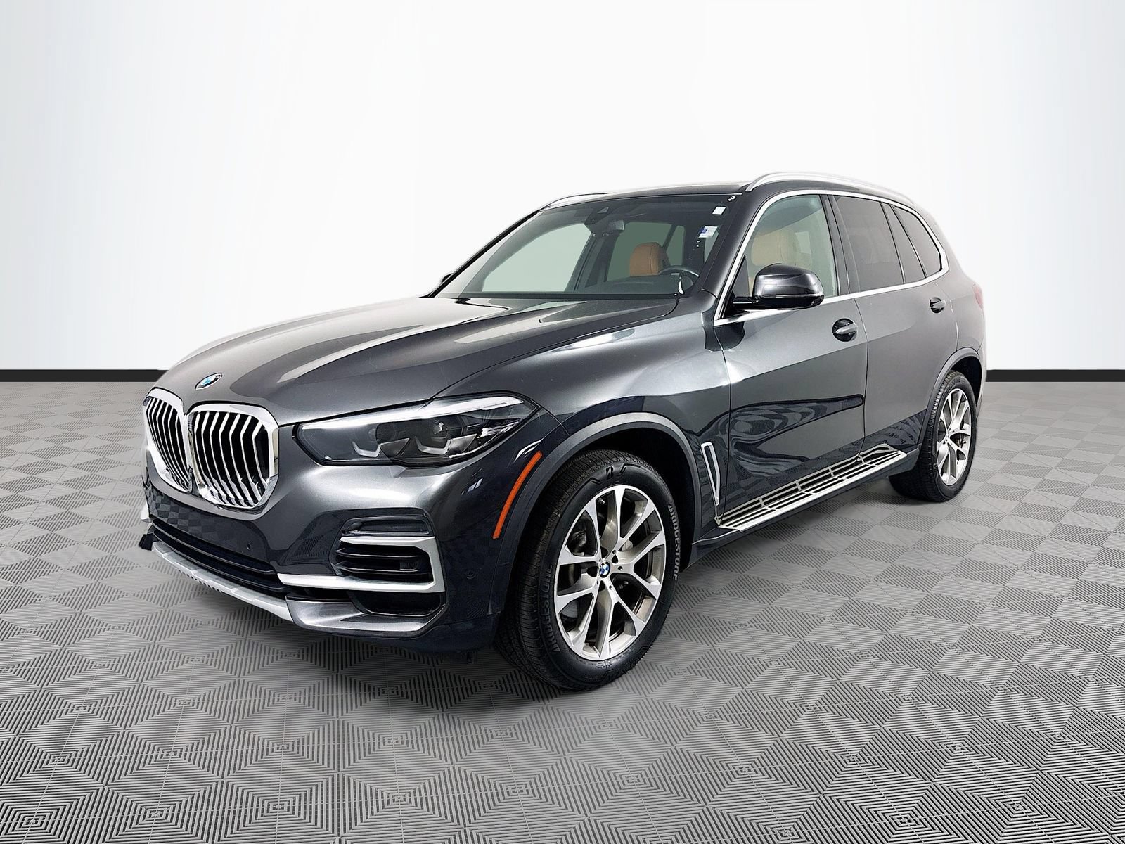 Used 2023 BMW X5 xDrive40i w/ Parking Assistance Package AWD/4WD image 3