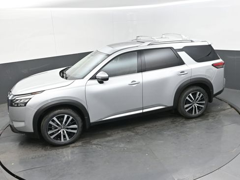New 2025 Nissan Pathfinder Platinum image 35