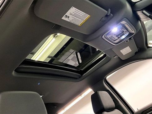 Used 2025 Chevrolet Silverado 2500 LTZ image 18