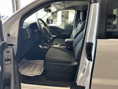 Used 2024 Nissan Frontier SV w/ Technology Package image 5
