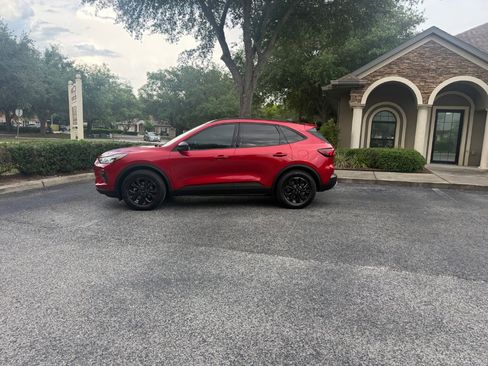 Used 2025 Ford Escape Active w/ Tech Pack #1 FWD image 2