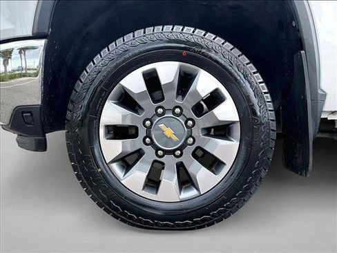 Used 2024 Chevrolet Silverado 2500 LT AWD/4WD image 10