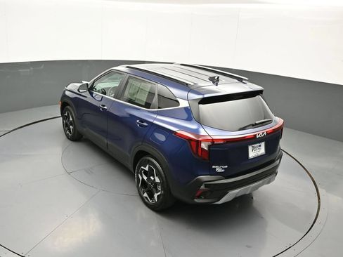 Certified 2025 Kia Seltos EX AWD/4WD image 38