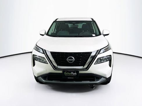 Used 2023 Nissan Rogue SV image 2