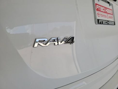 Used 2018 Toyota RAV4 LE AWD/4WD image 9