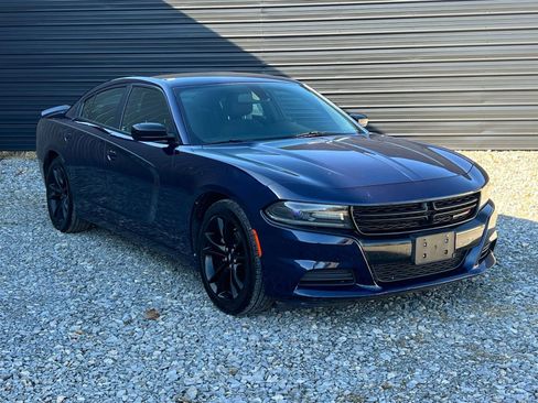 Used 2017 Dodge Charger SE w/ Blacktop Package image 1