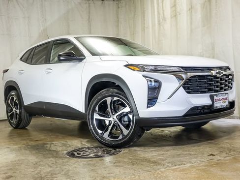 New 2026 Chevrolet Trax RS w/ Sunroof Package FWD image 2
