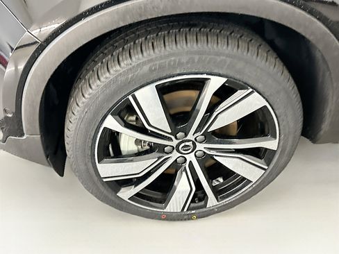 Used 2022 Volvo XC40 P8 Recharge Plus image 11