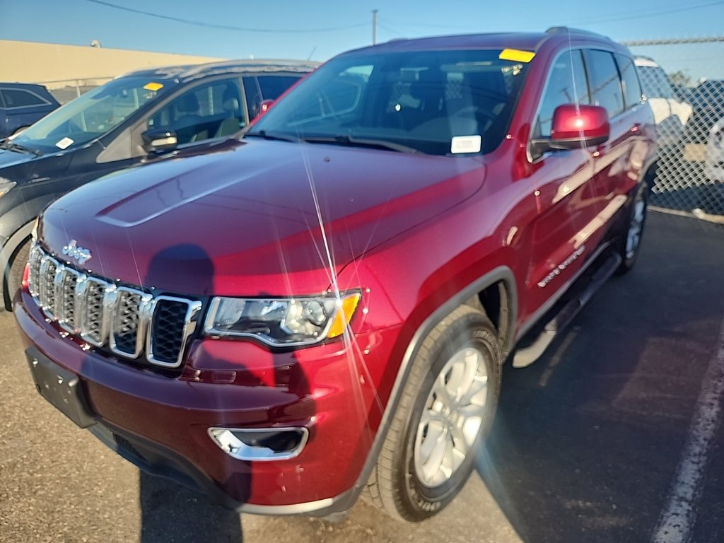 Used 2021 Jeep Grand Cherokee Laredo AWD/4WD image 3