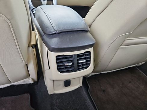 Used 2015 Ford Fusion SE FWD image 14