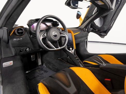 Used 2024 McLaren 750S Spider image 16