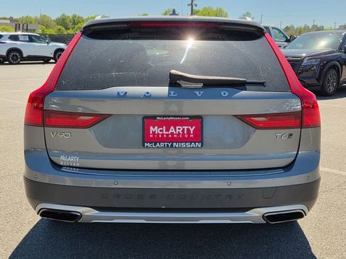 Used 2017 Volvo V90 T6 Cross Country image 6