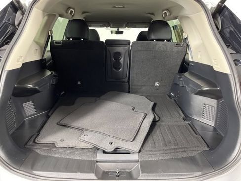 Used 2018 Nissan Rogue SV FWD image 44