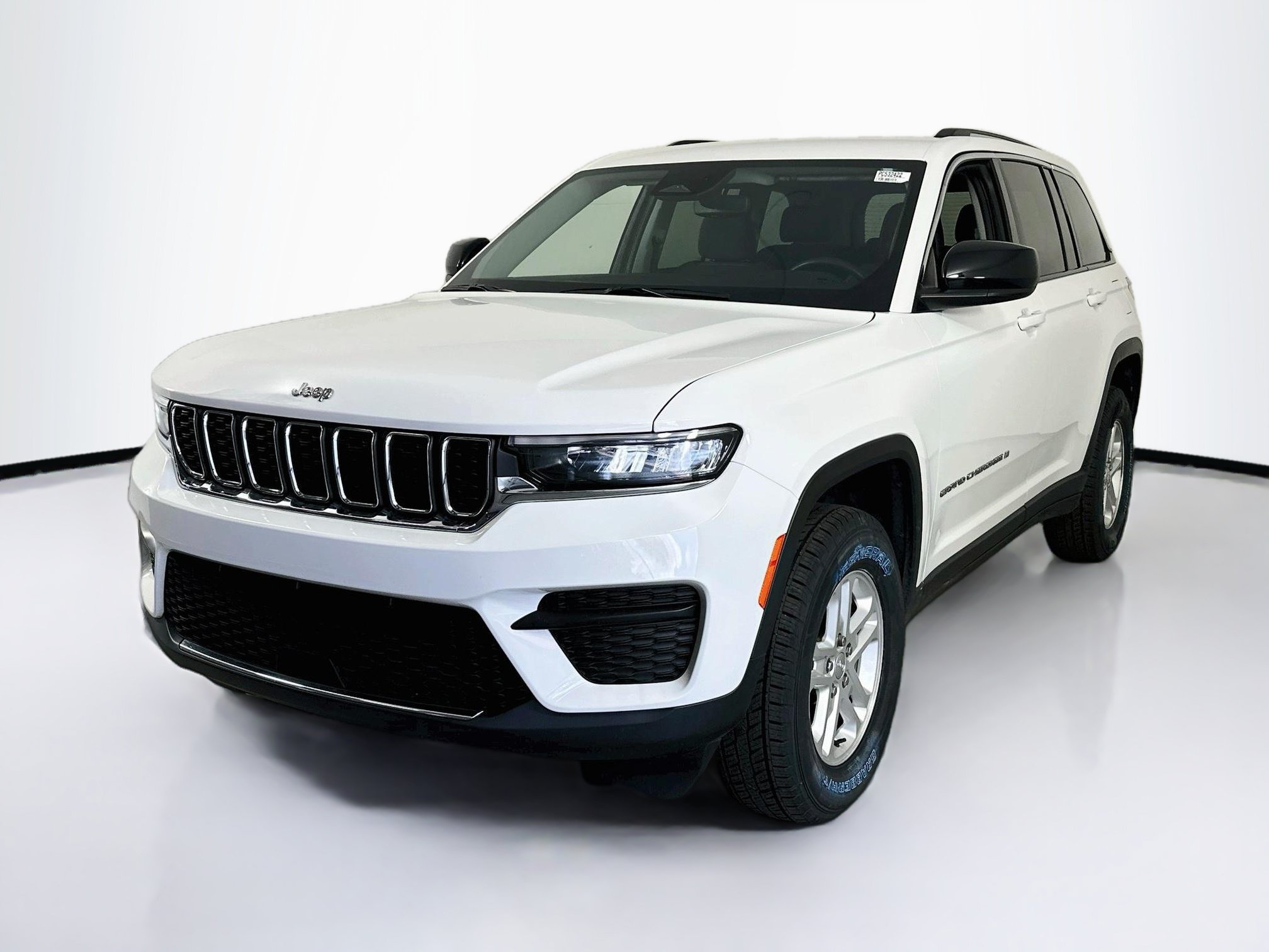 Used 2023 Jeep Grand Cherokee Laredo AWD/4WD image 1
