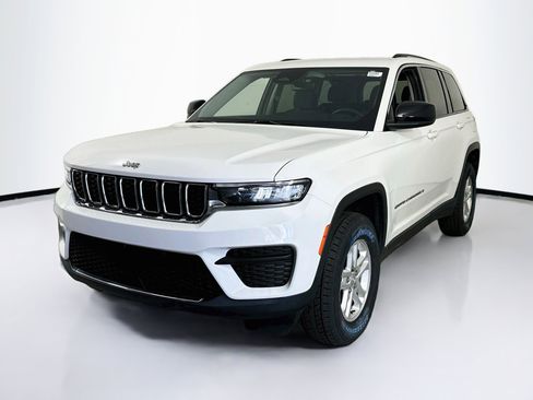 Used 2023 Jeep Grand Cherokee Laredo AWD/4WD image 1