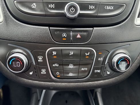 Used 2022 Chevrolet Malibu LT image 32