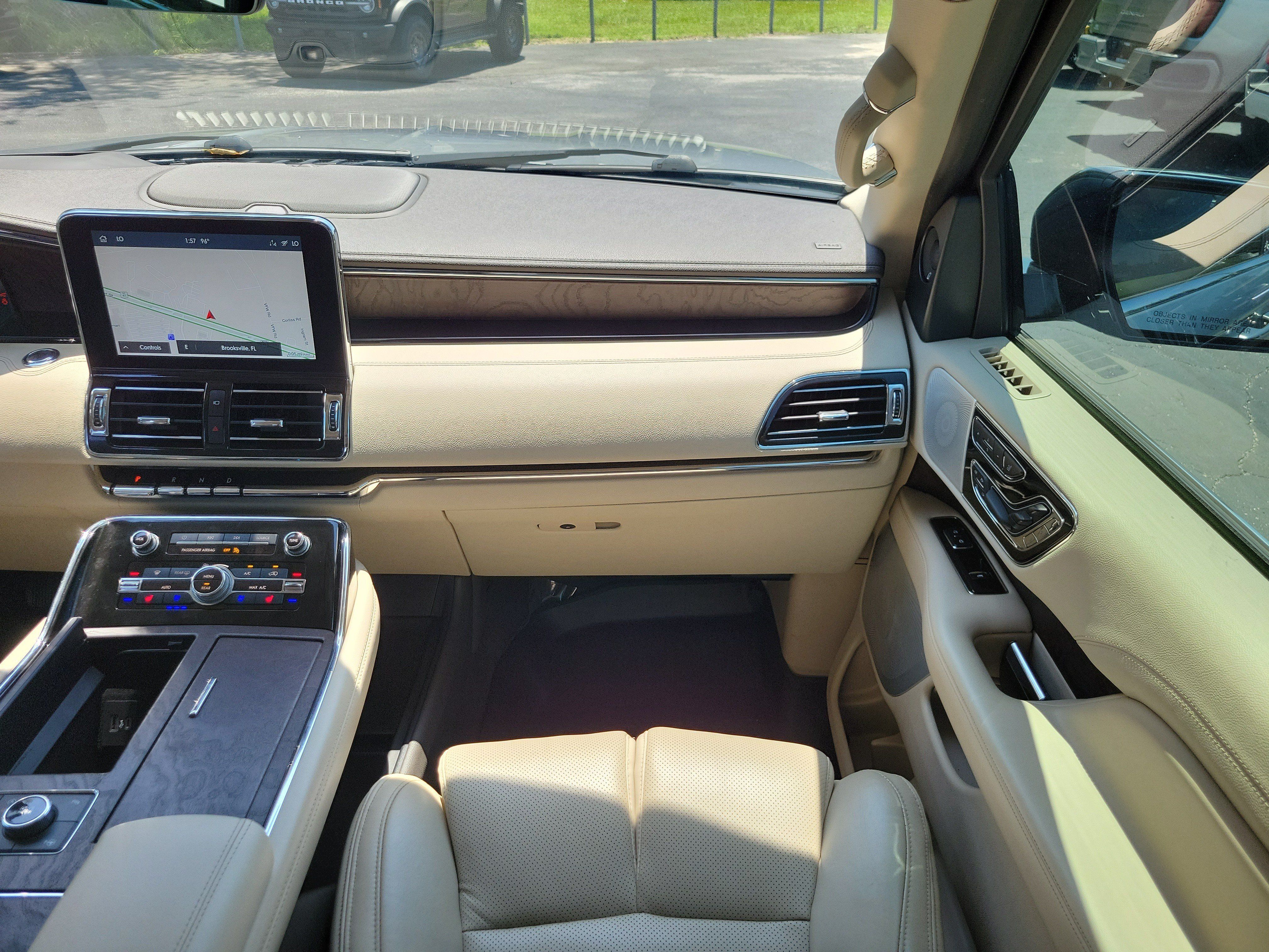 Used 2021 Lincoln Navigator Reserve w/ Luxury Package AWD/4WD image 21