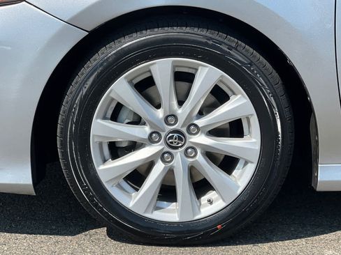 Certified 2018 Toyota Camry LE FWD image 28